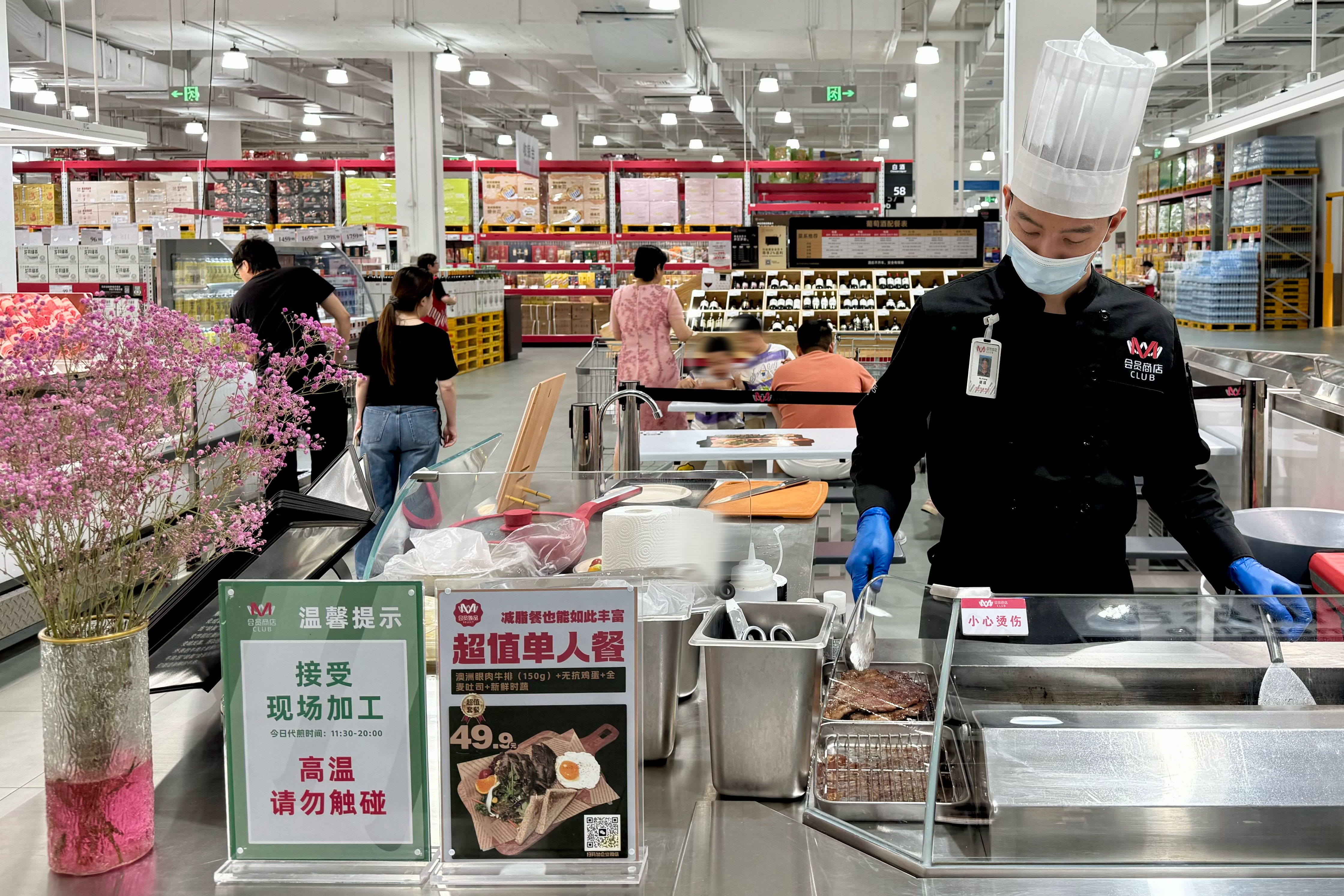 从宠物推车到黄油年糕，大润发M会员店把本土化玩明白了